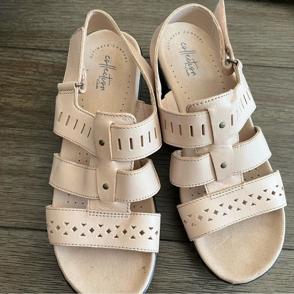 Beige cream three strap clarks sandal - Picture 1 of 7